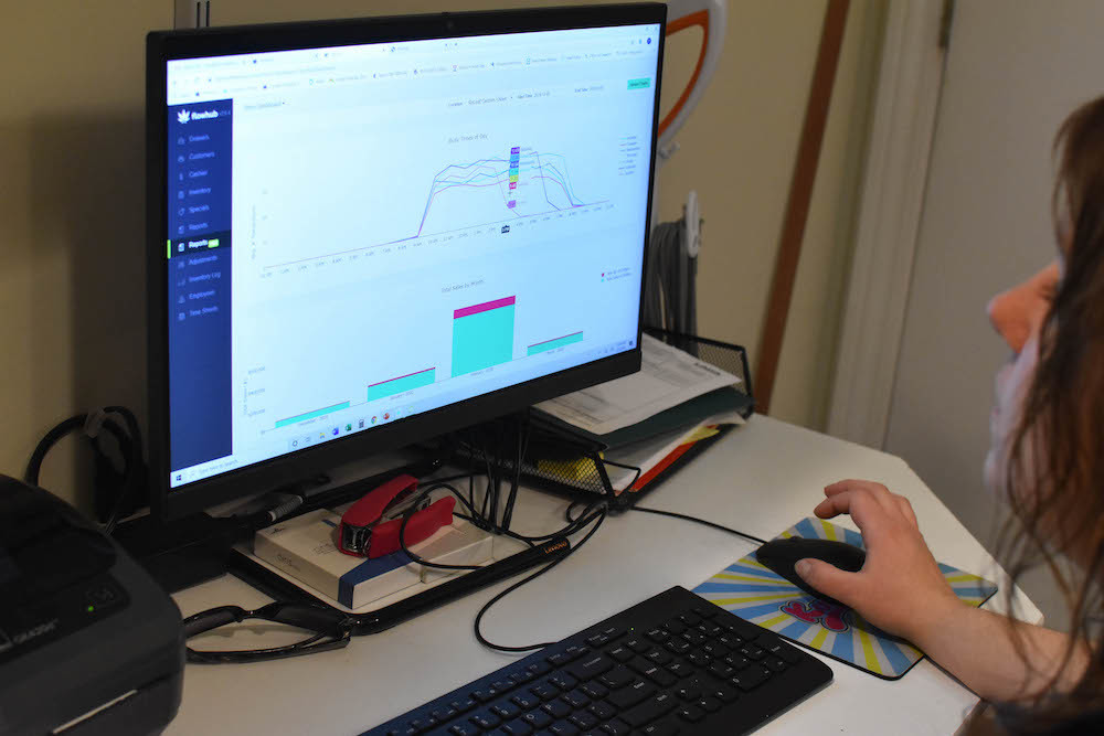 dispensary manager runs reports in Flowhub cannabis POS system.